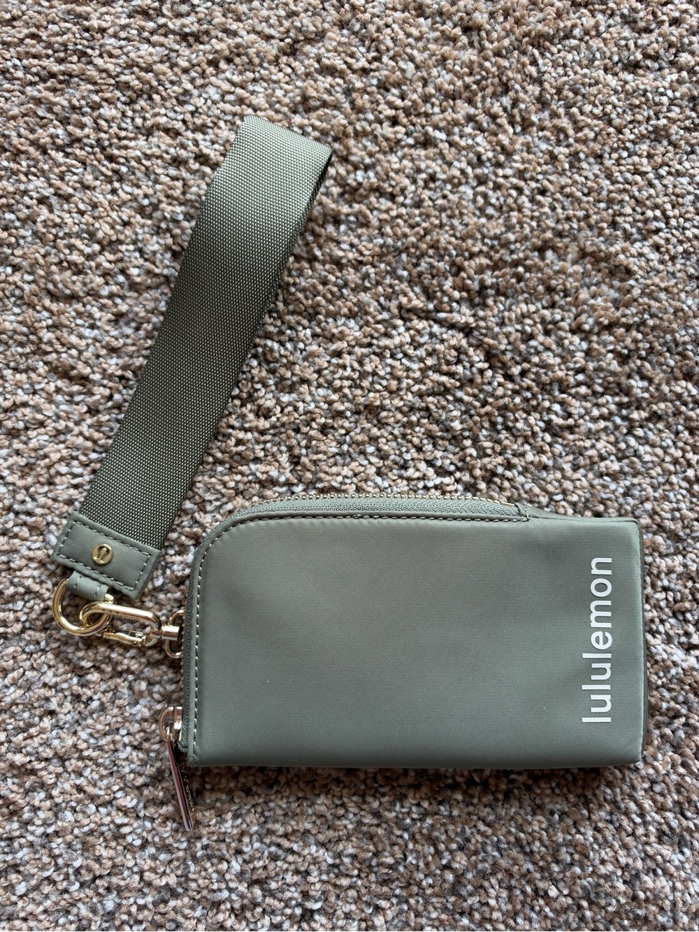 LULULEMON Pouch Wristlet in Sage Green